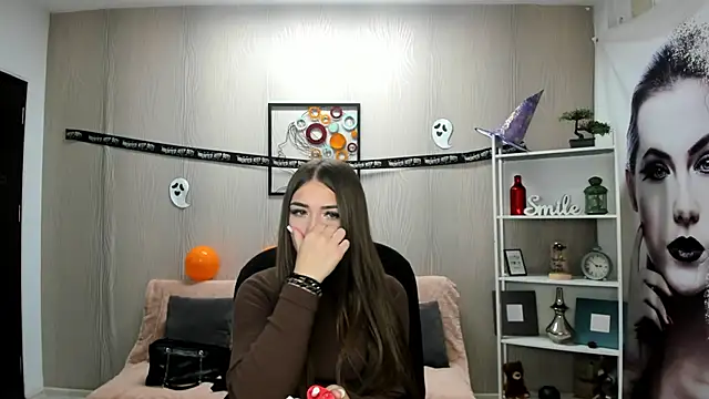 EllaClarke online show from 10-30-25, 11:52