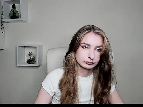 Snapshot of NinaBlond1 chatting on 10-22-25, 05:51 NinaBlond1 online show from 10-22-25, 05:51