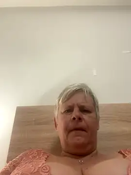 Snapshot of VyC7564 chatting on 10-11-25, 10:55 VyC7564 online show from 10-11-25, 10:55