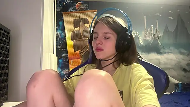 Elira Breeze online show from 03-01-26, 04:40