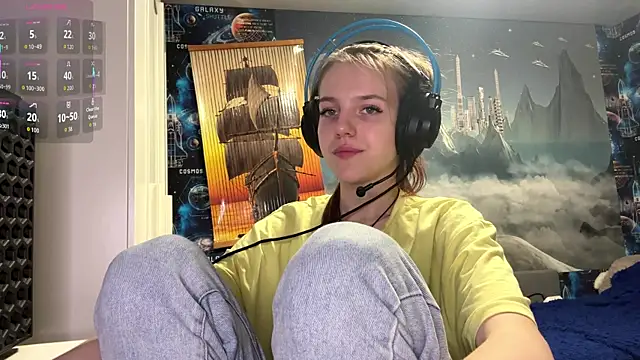 Elira Breeze online show from 12-19-25, 03:25