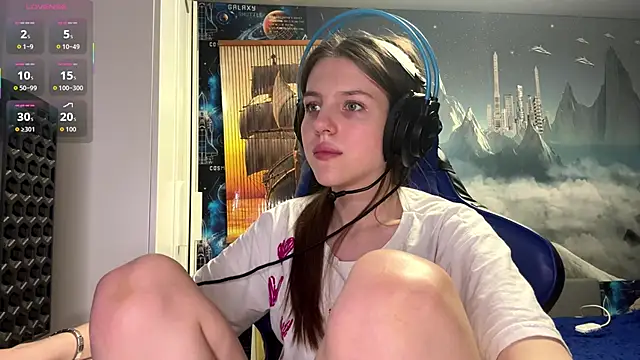 Elira Breeze online show from 02-17-26, 05:43