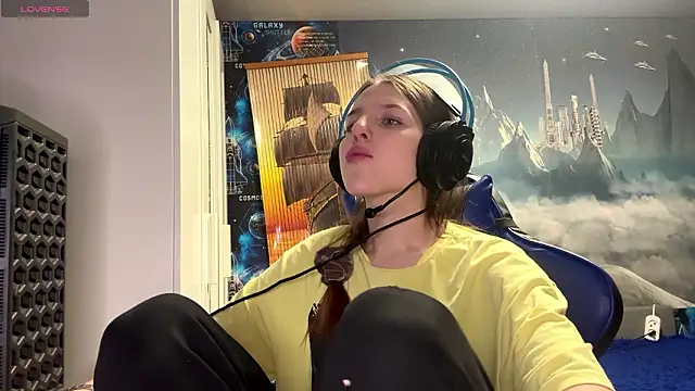 Elira Breeze online show from 03-13-26, 05:07