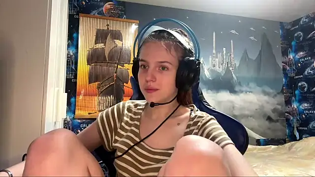 Elira Breeze online show from 04-09-26, 02:34