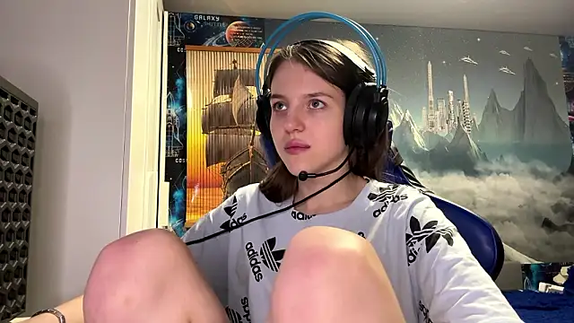 Elira Breeze online show from 03-04-26, 12:24