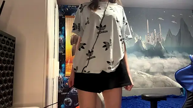 Elira Breeze online show from 04-18-26, 03:25