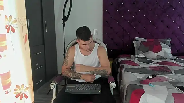 BooyHott  online show from 10-10-25, 07:25