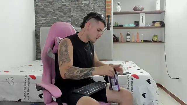 BooyHott  online show from 01-10-26, 07:20