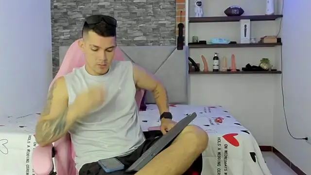 BooyHott  online show from 01-11-26, 07:10