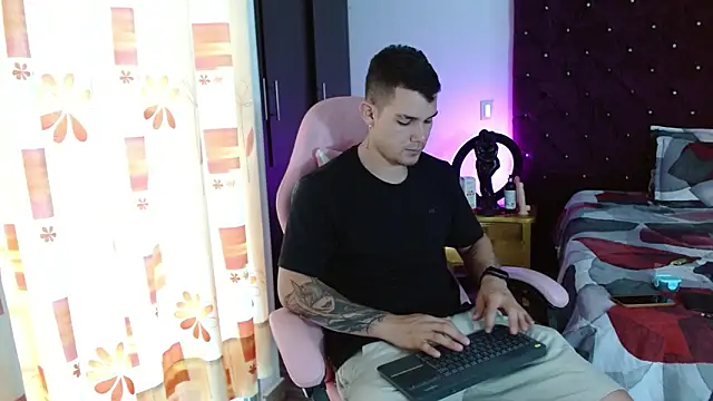 BooyHott  online show from 11-21-25, 07:35