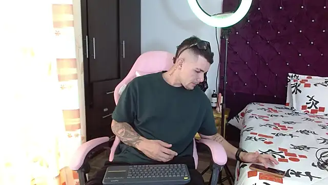 BooyHott  online show from 11-10-25, 06:57