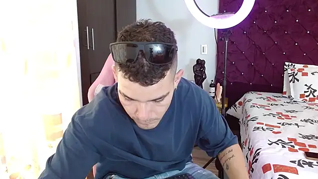 BooyHott  online show from 11-12-25, 06:45