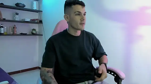 BooyHott  online show from 12-19-25, 07:38