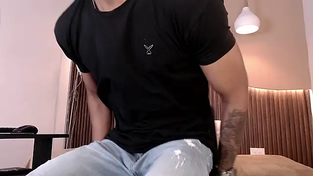 Snapshot of Aiden_steel chatting on 09-30-25, 01:17 Aiden steel online show from 09-30-25, 01:17