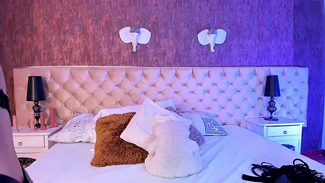 LiaaTurner online show from 10-08-25, 08:42