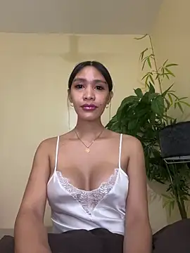 Snapshot of UrIdealGirl_Jade chatting on 05-24-26, 02:17 UrIdealGirl Jade online show from 05-24-26, 02:17