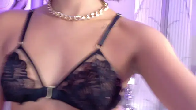 Snapshot of LuisaJonnes_ chatting on 10-11-25, 03:35 LuisaJonnes online show from 10-11-25, 03:35