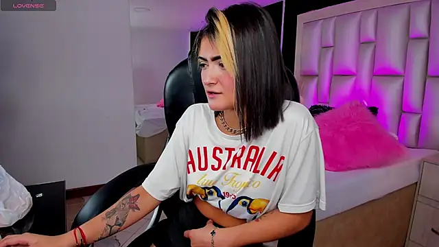 LuisaJonnes  online show from 11-12-25, 05:39