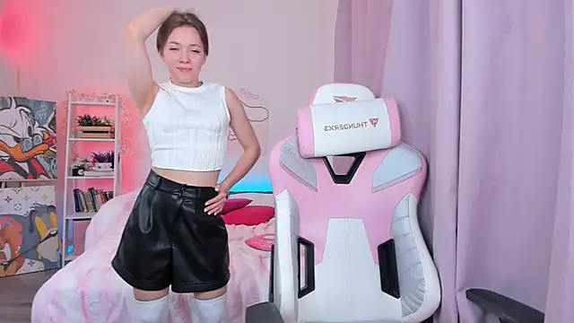 Leri Dells online show from 11-04-25, 04:11