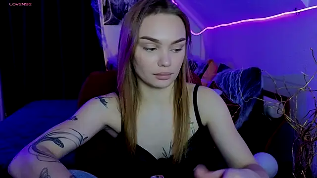 KitsyMoore online show from 11-04-25, 01:48