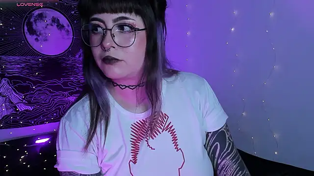 Snapshot of Hallucigenia_ chatting on 02-12-26, 07:02 Hallucigenia online show from 02-12-26, 07:02