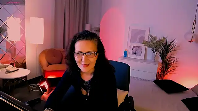 Snapshot of Irene_Marlow chatting on 09-22-25, 02:01 Irene Marlow online show from 09-22-25, 02:01