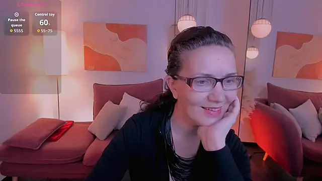 Snapshot of Irene_Marlow chatting on 10-19-25, 01:36 Irene Marlow online show from 10-19-25, 01:36