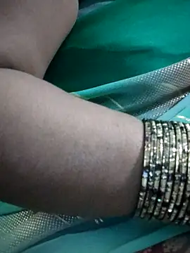 Snapshot of sweetqueen143 chatting on 10-24-25, 04:50 sweetqueen143 online show from 10-24-25, 04:50