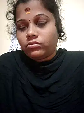 Snapshot of sweetqueen143 chatting on 01-10-26, 04:13 sweetqueen143 online show from 01-10-26, 04:13