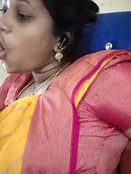 Snapshot of sweetqueen143 chatting on 11-22-25, 04:55 sweetqueen143 online show from 11-22-25, 04:55