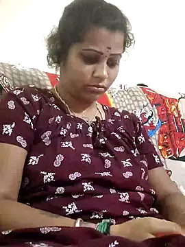 Snapshot of sweetqueen143 chatting on 11-19-25, 04:18 sweetqueen143 online show from 11-19-25, 04:18