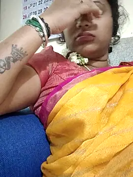 Snapshot of sweetqueen143 chatting on 11-21-25, 04:50 sweetqueen143 online show from 11-21-25, 04:50