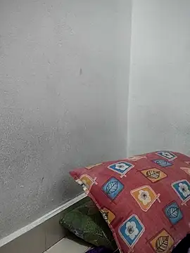 Snapshot of sweetqueen143 chatting on 03-01-26, 04:45 sweetqueen143 online show from 03-01-26, 04:45