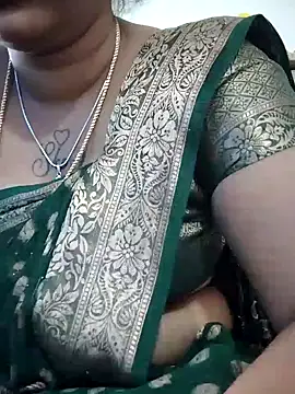 Snapshot of sweetqueen143 chatting on 01-10-26, 03:46 sweetqueen143 online show from 01-10-26, 03:46