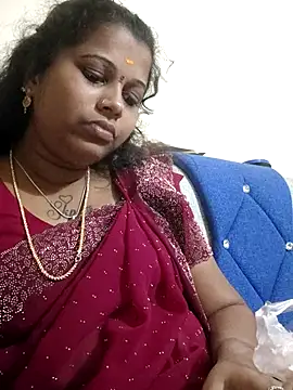 Snapshot of sweetqueen143 chatting on 01-11-26, 02:13 sweetqueen143 online show from 01-11-26, 02:13