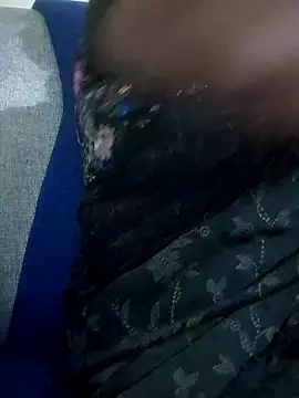 Snapshot of sweetqueen143 chatting on 11-11-25, 04:46 sweetqueen143 online show from 11-11-25, 04:46