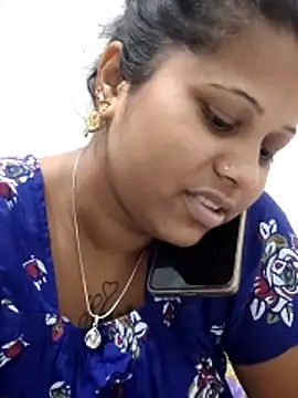 Snapshot of sweetqueen143 chatting on 02-19-26, 04:37 sweetqueen143 online show from 02-19-26, 04:37