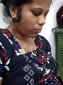 Snapshot of sweetqueen143 chatting on 02-12-26, 06:02 sweetqueen143 online show from 02-12-26, 06:02