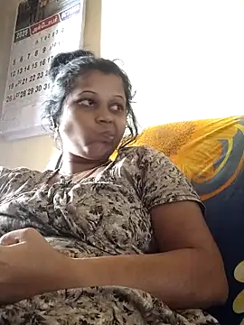 Snapshot of sweetqueen143 chatting on 10-30-25, 04:33 sweetqueen143 online show from 10-30-25, 04:33