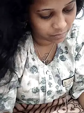 Snapshot of sweetqueen143 chatting on 02-22-26, 04:37 sweetqueen143 online show from 02-22-26, 04:37