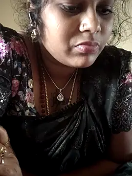 Snapshot of sweetqueen143 chatting on 11-11-25, 04:29 sweetqueen143 online show from 11-11-25, 04:29