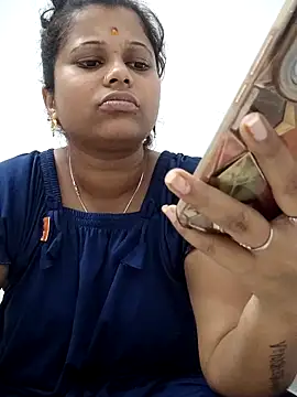 Snapshot of sweetqueen143 chatting on 02-15-26, 08:02 sweetqueen143 online show from 02-15-26, 08:02