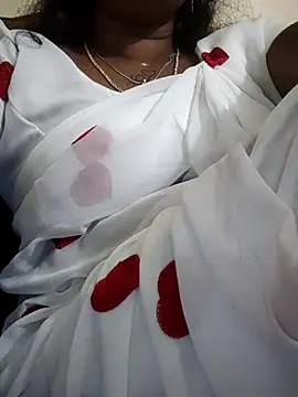 Snapshot of sweetqueen143 chatting on 11-02-25, 01:38 sweetqueen143 online show from 11-02-25, 01:38