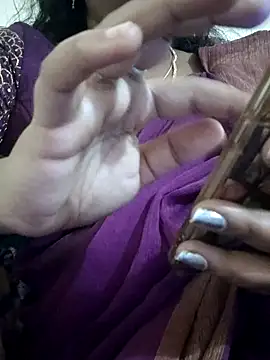 Snapshot of sweetqueen143 chatting on 12-04-25, 03:11 sweetqueen143 online show from 12-04-25, 03:11