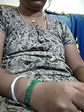 Snapshot of sweetqueen143 chatting on 10-29-25, 04:28 sweetqueen143 online show from 10-29-25, 04:28