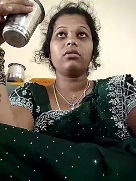 Snapshot of sweetqueen143 chatting on 10-29-25, 04:22 sweetqueen143 online show from 10-29-25, 04:22