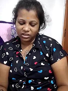 Snapshot of sweetqueen143 chatting on 05-15-26, 11:03 sweetqueen143 online show from 05-15-26, 11:03