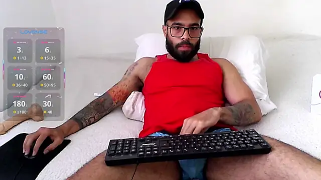 Snapshot of htrebor87 chatting on 10-14-25, 05:13 htrebor87 online show from 10-14-25, 05:13