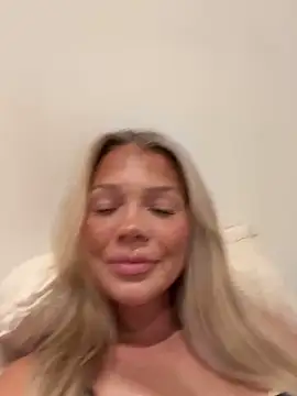 Snapshot of Bellablows chatting on 09-28-25, 08:49 Bellablows online show from 09-28-25, 08:49