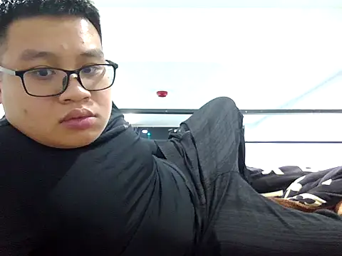 Snapshot of loveninja chatting on 12-15-25, 01:17 loveninja online show from 12-15-25, 01:17